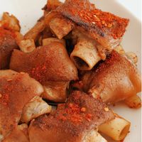 Cooked pig's feet with spicy sauce