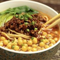 Mixed minced pork with pea noodle